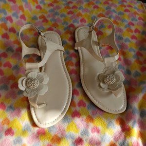 SALE ** BRAND NEW ** WHITE FLOWER SANDALS